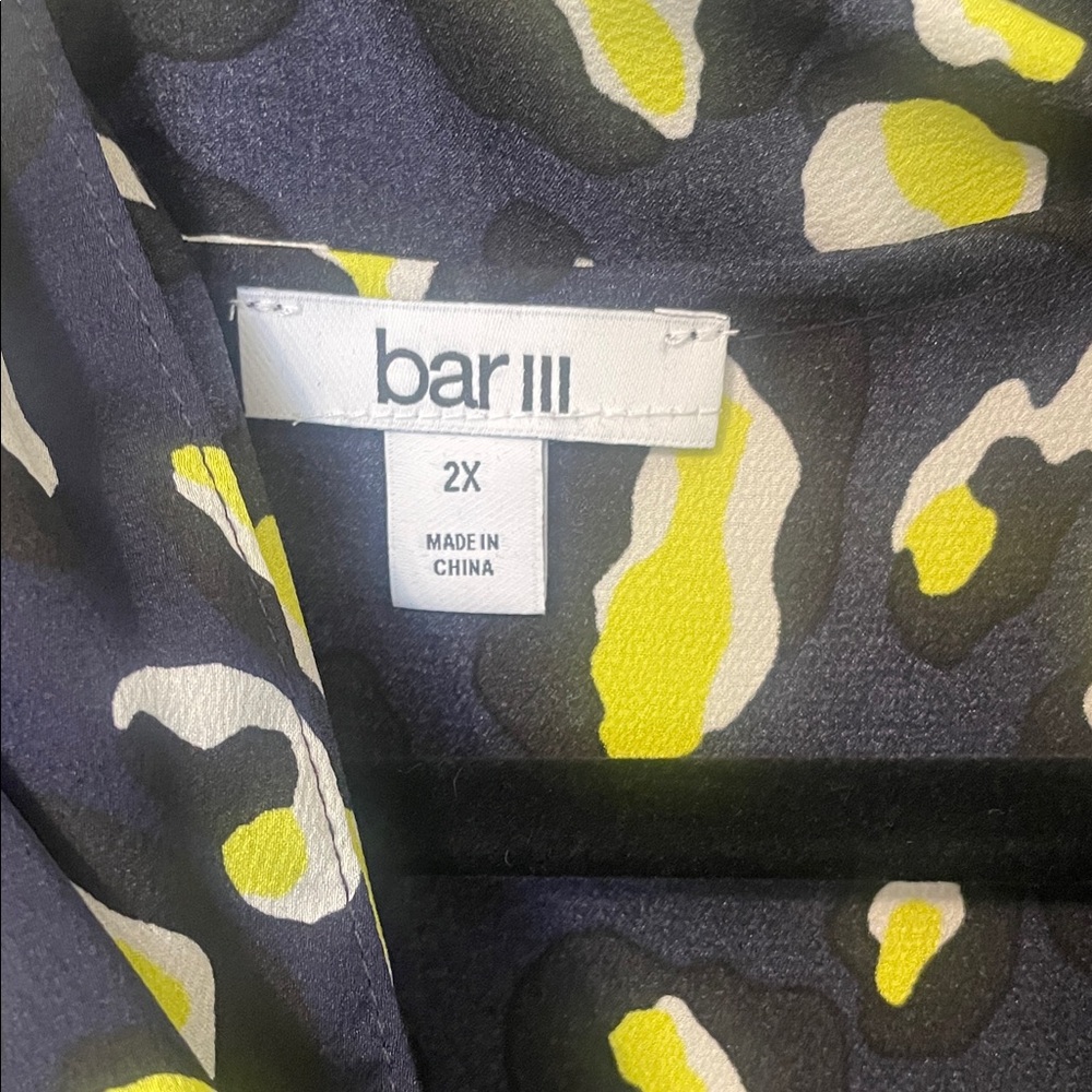 Bar III Women's Navy and Bright Yellow Animal Print Bow Shell Blouse 2X NWT - Picture 2 of 3